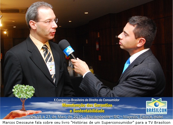 Foto de Marcos Dessaune entrevistado pela TV Brasilcon durante congresso em Florian�polis